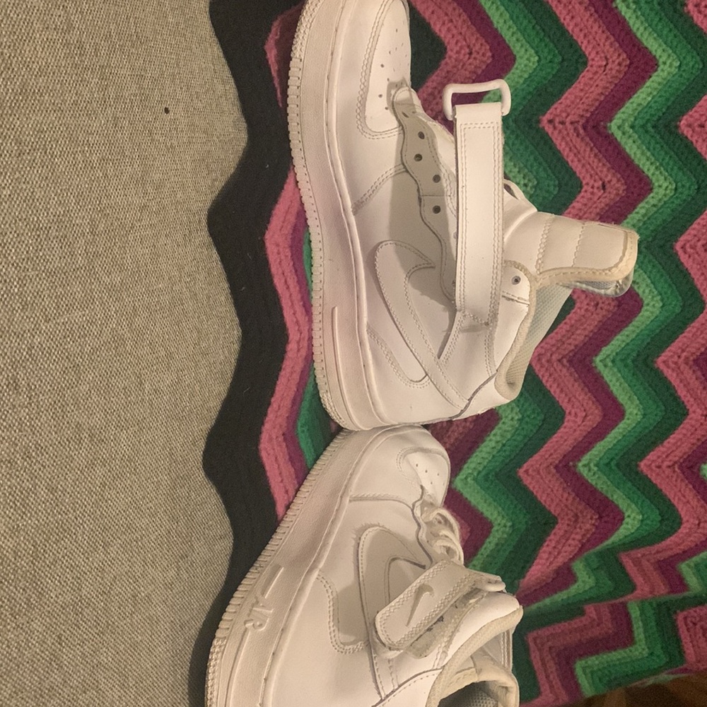 AF1 - Picture 2 of 3